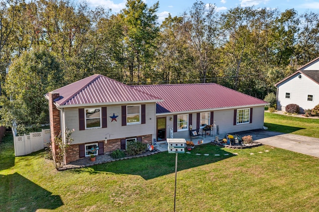 view of front of home featuring a front yard and a patio area