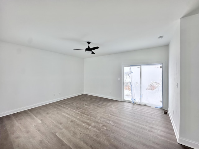 empty room featuring light wood-type flooring and ceiling fan