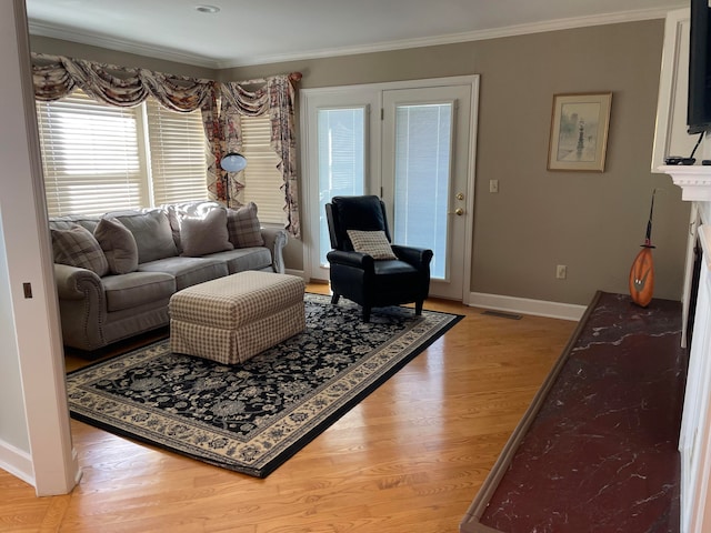 living room featuring hardwood / wood-style flooring and crown molding