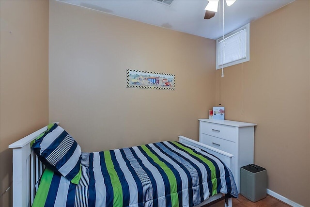 bedroom with ceiling fan