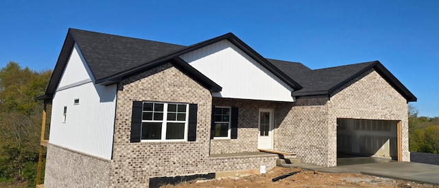 view of front facade featuring a garage