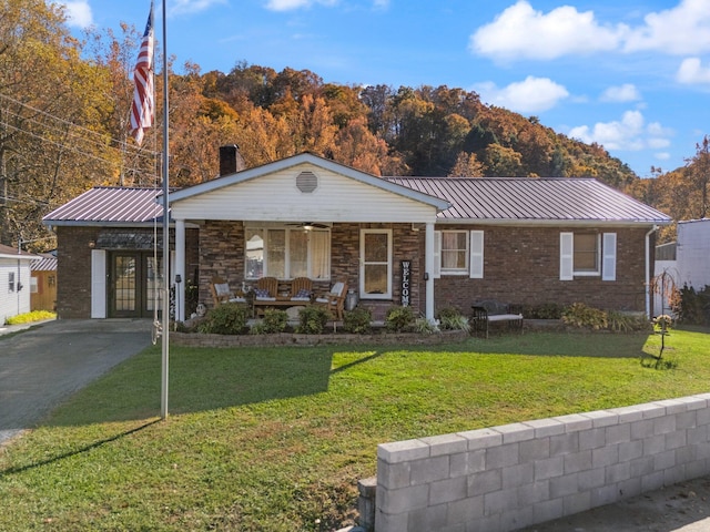 single story home featuring a front yard and a porch