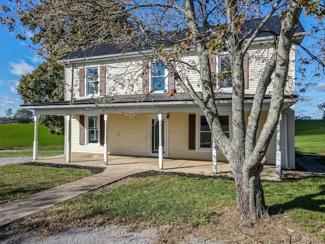 view of front facade with a front lawn