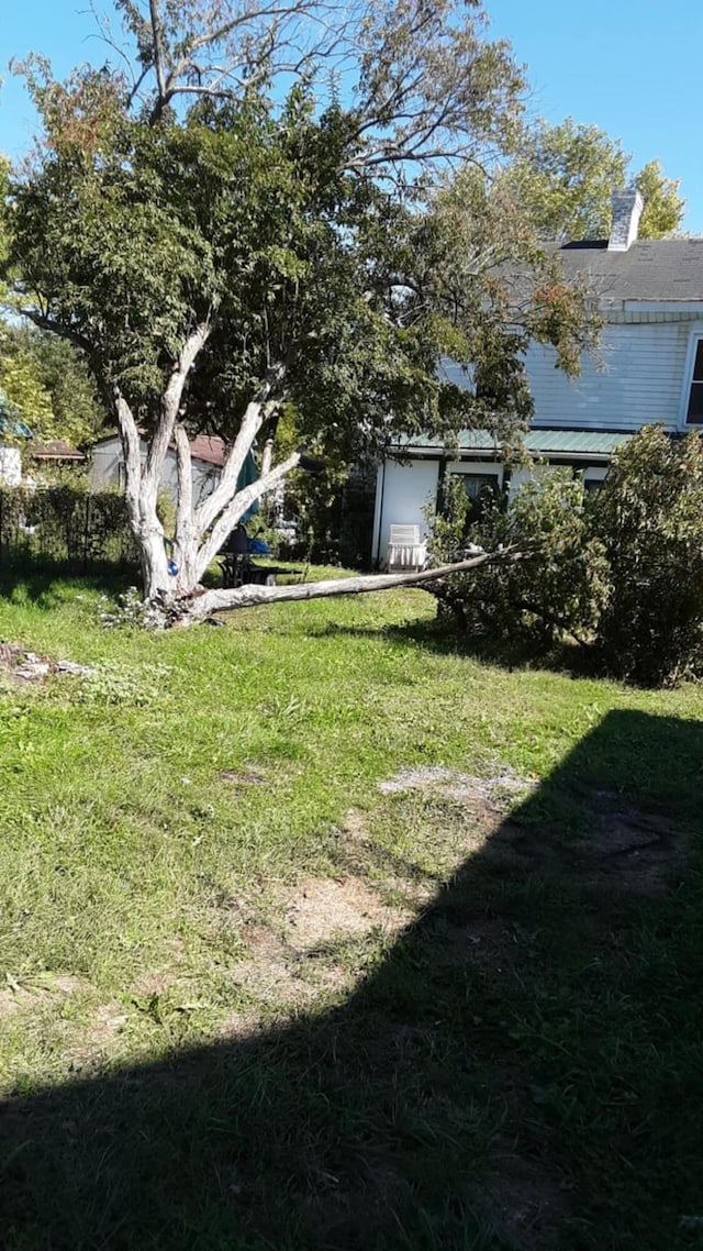 215 Main St N, Middletown, KY 40357 - view of grassy yard