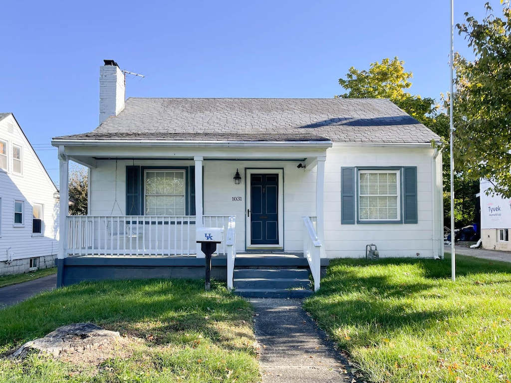 bungalow featuring a front lawn and a porch