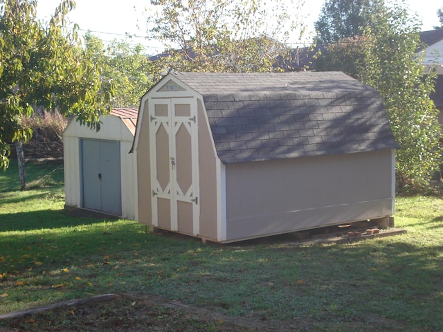 view of outbuilding featuring a lawn