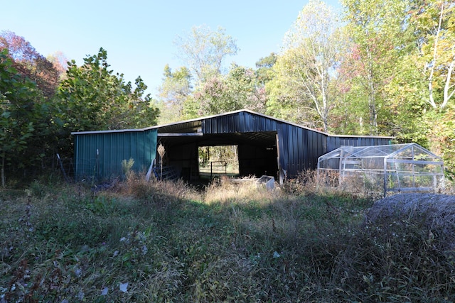 view of outdoor structure