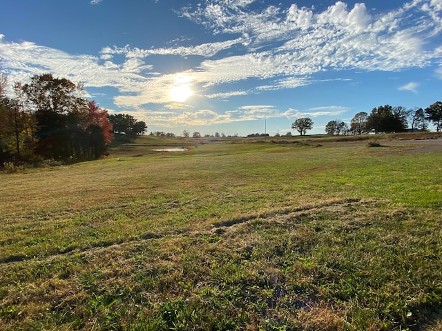 view of yard featuring a rural view