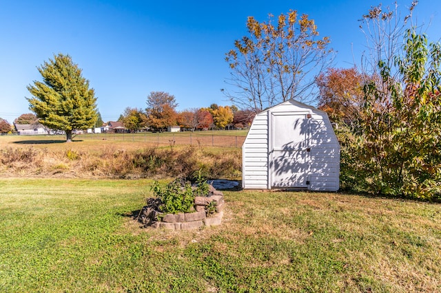 view of outdoor structure featuring a yard