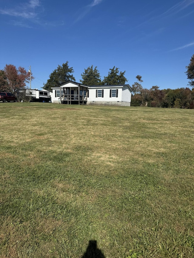 view of front of property with a front lawn