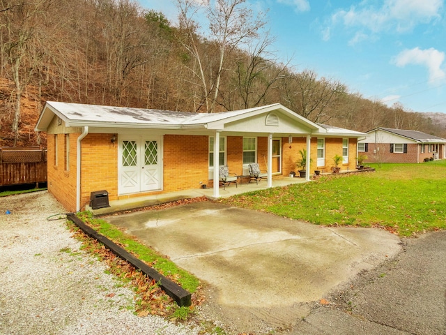 ranch-style home with a front lawn and covered porch