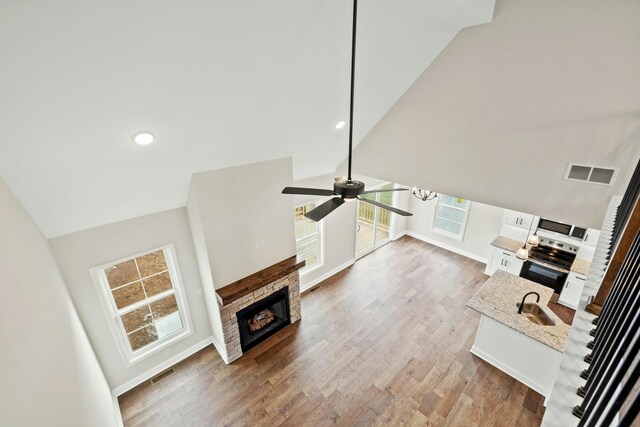 unfurnished room with light carpet and ceiling fan