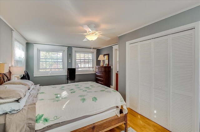 bedroom featuring ornamental molding, hardwood / wood-style floors, and ceiling fan