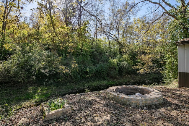 view of yard featuring a fire pit