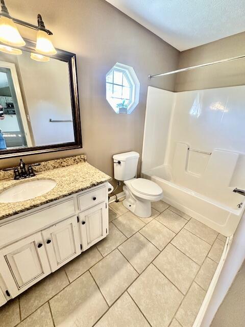 unfurnished room featuring ceiling fan, a textured ceiling, and light hardwood / wood-style floors