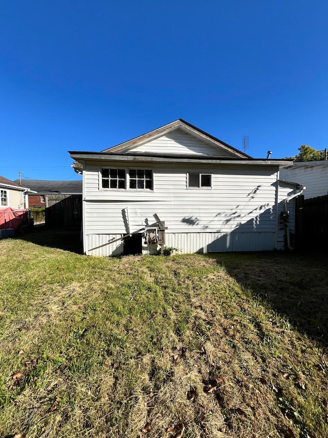 back of house featuring a yard