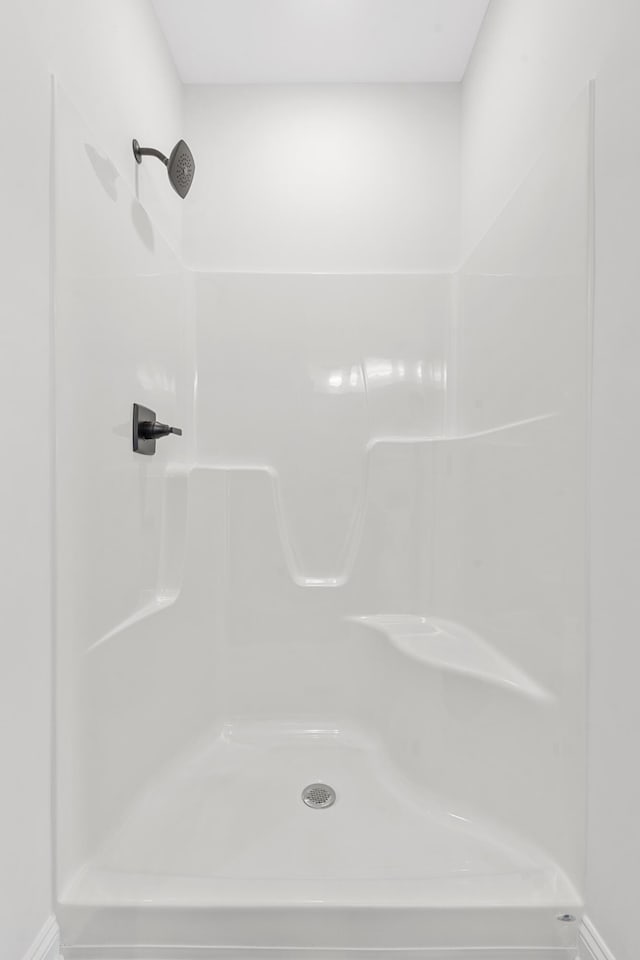 148 Nuthatch Trl, Georgetown, KY 40324 - full bathroom featuring a shower