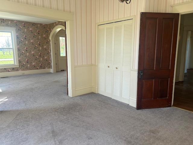 unfurnished bedroom featuring carpet flooring and a closet