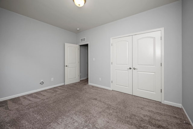 unfurnished bedroom featuring carpet flooring and a closet