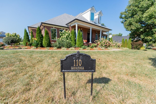 view of front of house featuring a front yard