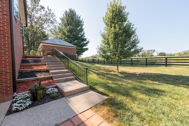 view of yard featuring a rural view