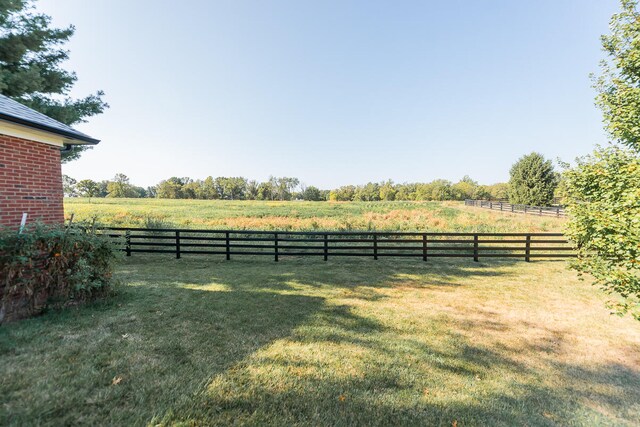 view of yard featuring a rural view