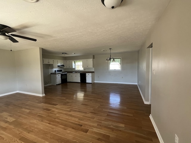 unfurnished living room with ceiling fan, sink, dark hardwood / wood-style floors, and a textured ceiling