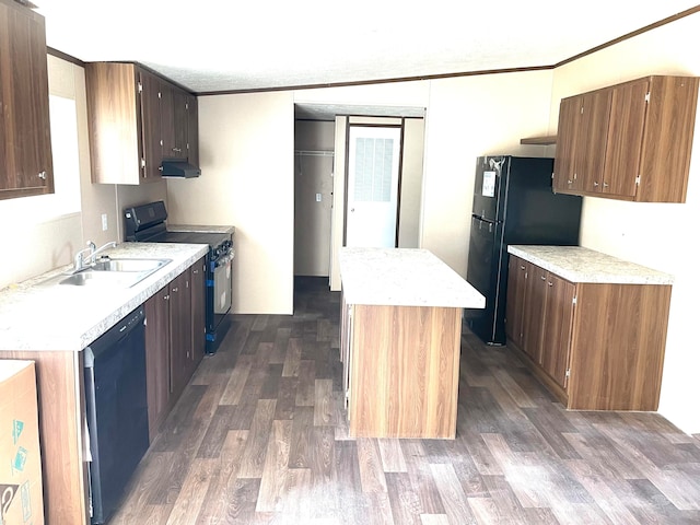 kitchen featuring sink, black appliances, dark hardwood / wood-style floors, and ornamental molding