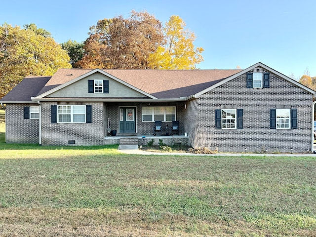 view of front of home featuring a front lawn