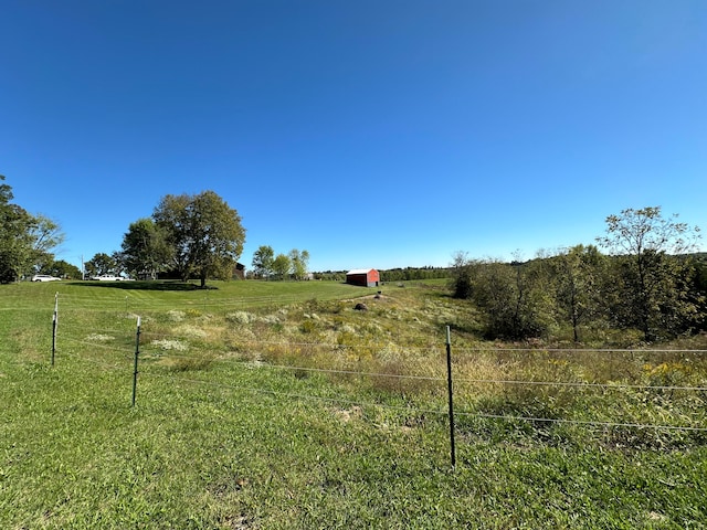 view of yard featuring a rural view