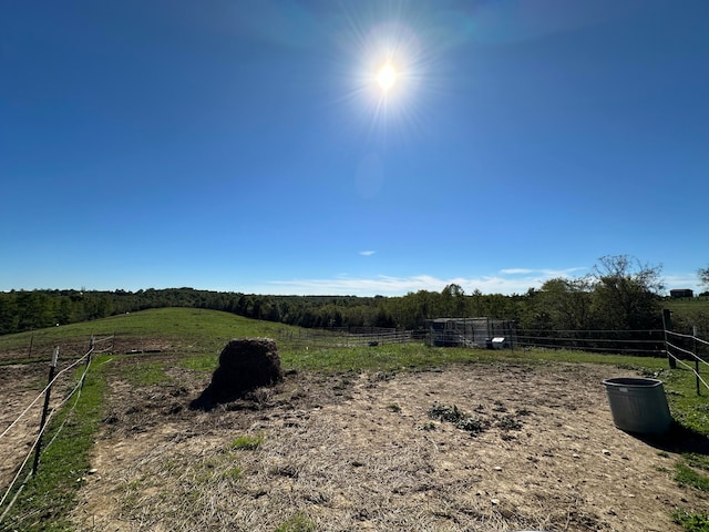 view of yard featuring a rural view