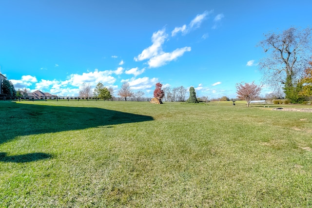 view of yard featuring a rural view