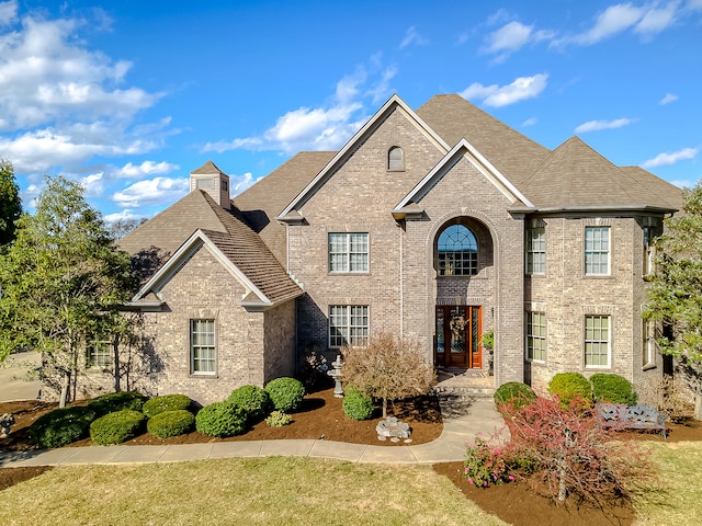 view of front of home with a front lawn