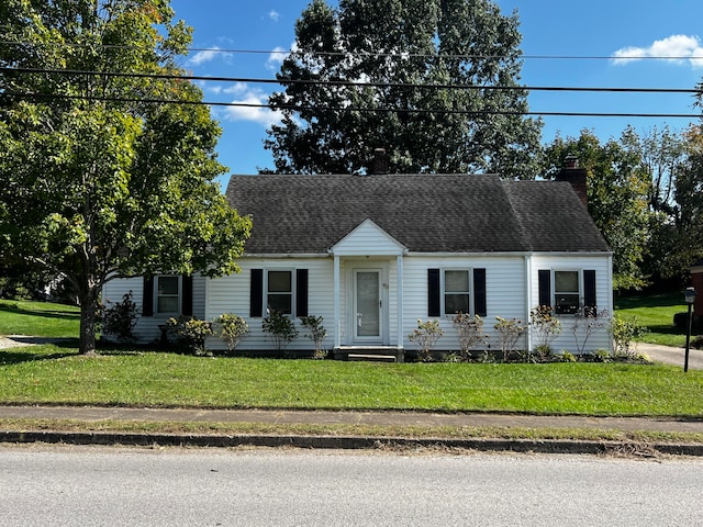 view of front facade with a front lawn