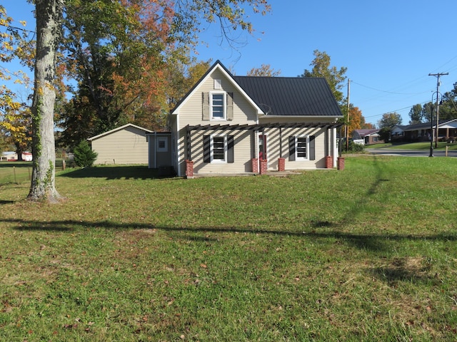 10 W Church St, Stanton, KY 40380 - view of front of house with a front lawn and a metal roof