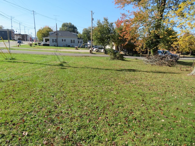 10 W Church St, Stanton, KY 40380 - view of green lawn