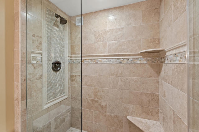 bathroom featuring tiled shower