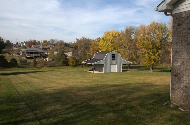 view of yard featuring a garage and an outdoor structure