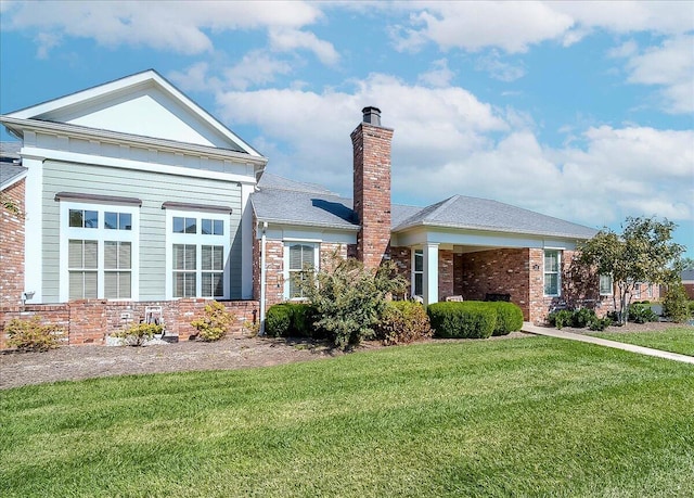 view of front of property with a front lawn