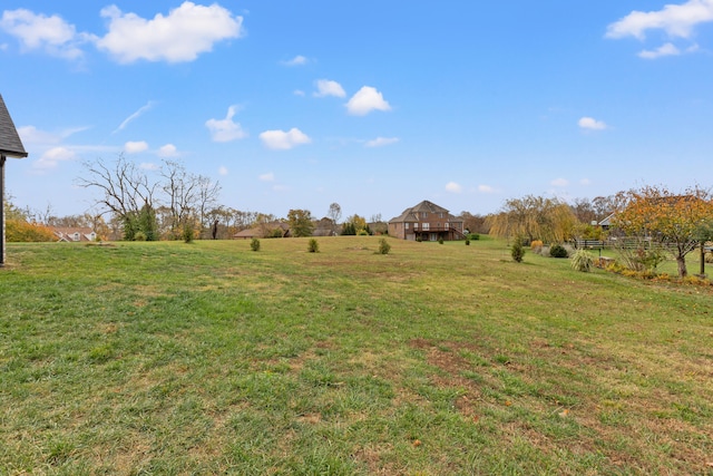 view of yard featuring a rural view