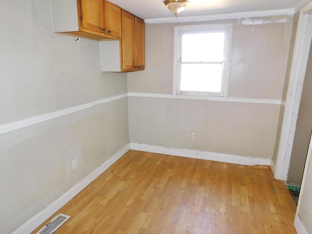 199 Caney Creek Rd, Stamping Ground, KY 40379 - interior space featuring visible vents, light wood finished floors, and baseboards