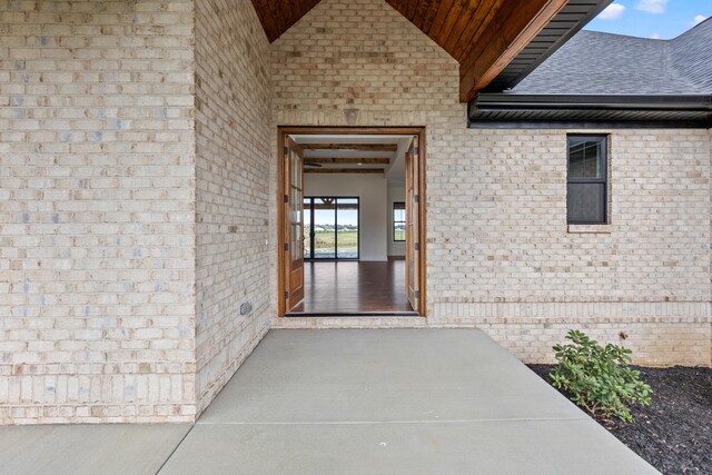 view of front of property with a front yard and covered porch