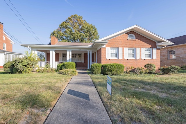 view of front of property featuring a porch and a front yard