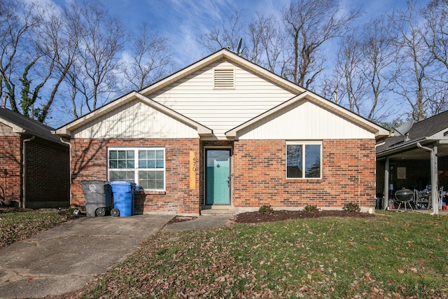 view of front of house featuring a front lawn