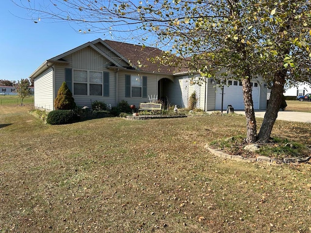 ranch-style home featuring a front lawn and a garage