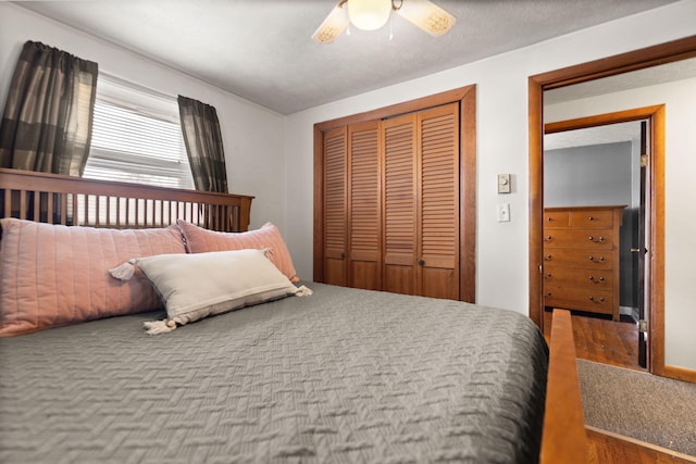 bedroom featuring a closet, ceiling fan, and a textured ceiling