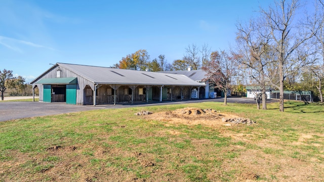 single story home featuring a front yard