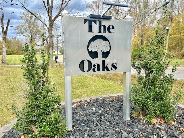 community sign with a yard