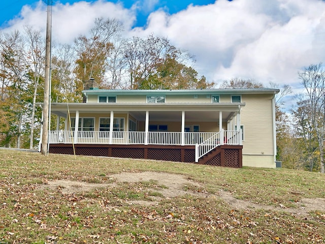 view of front of home with a porch and a front lawn