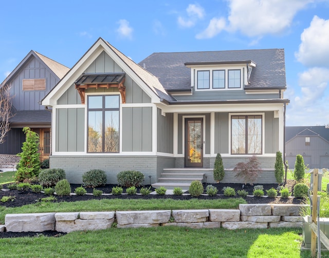 view of front of house featuring a front yard